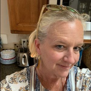 Meet your Posher, Debbie